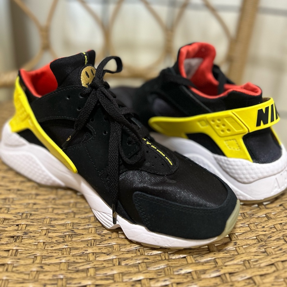 Nike Air Huaraches - Limited Edition size 10